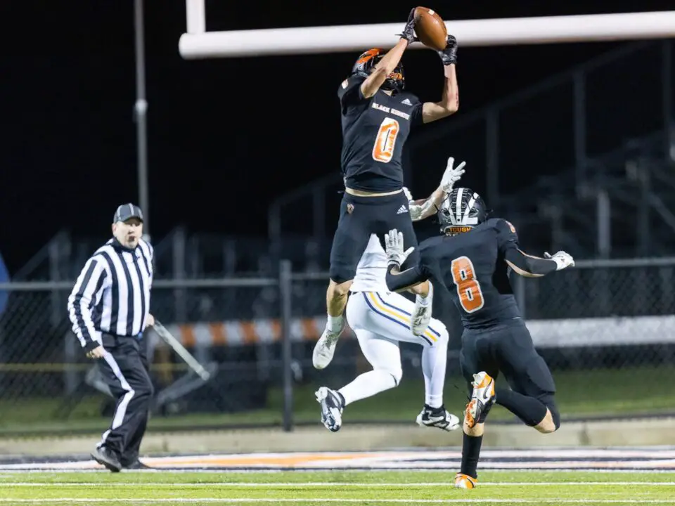 Belding, Montabella football advance to round 2