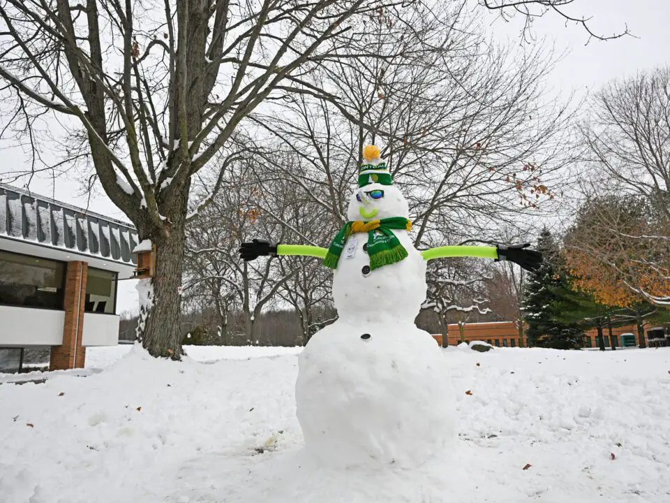 MCC INSIDER: Mingle with Kringle